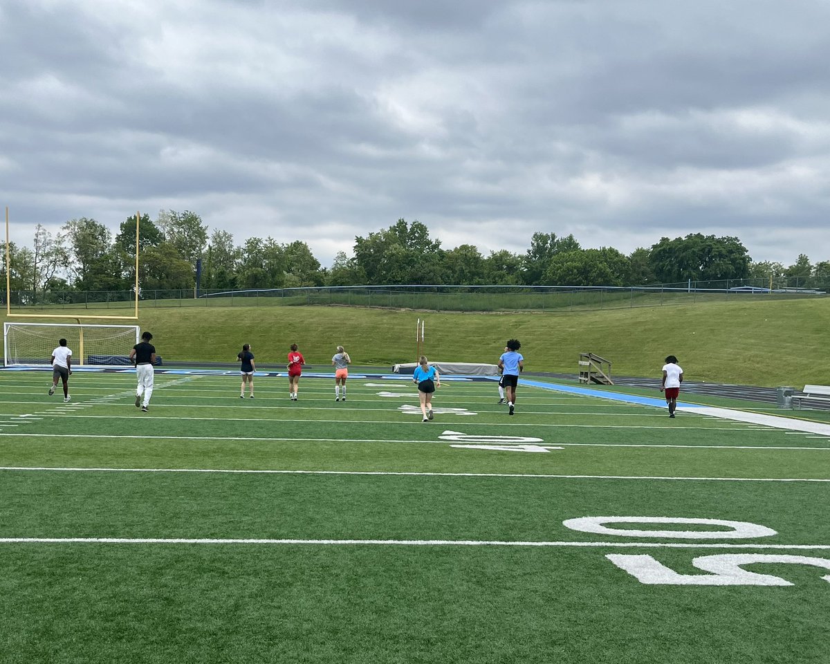 Just out here putting in some sprint work for PIAA’s. <a href="/PaigeDrake12/">Paige Drake</a> <a href="/DonovanStaxs/">Donovan Jones</a> <a href="/ASudar92/">Andrew Sudar</a> <a href="/SimpsonDeniro/">Deniro Simpson</a> <a href="/RylanJeter/">Rylan Jeter ⭐️</a> &amp; Co.