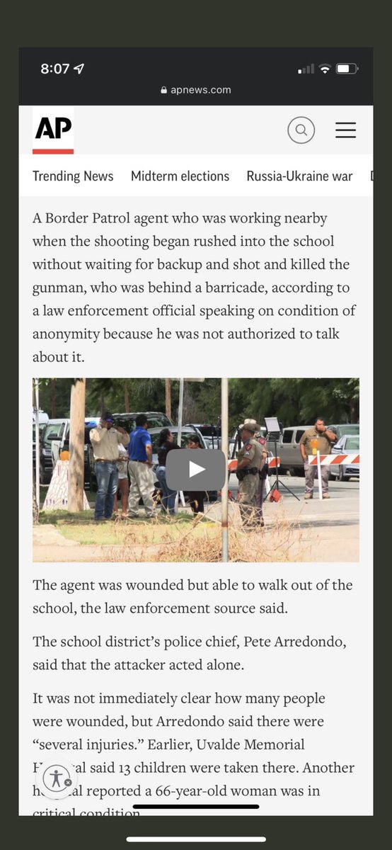 AshlynCorpe's tweet photo. @WhatoReadToday @clairewillett Someone posted this from an article, it looks like it was only one agent there to actually help! Not to destroy families for once https://t.co/6MJFBbOFBN