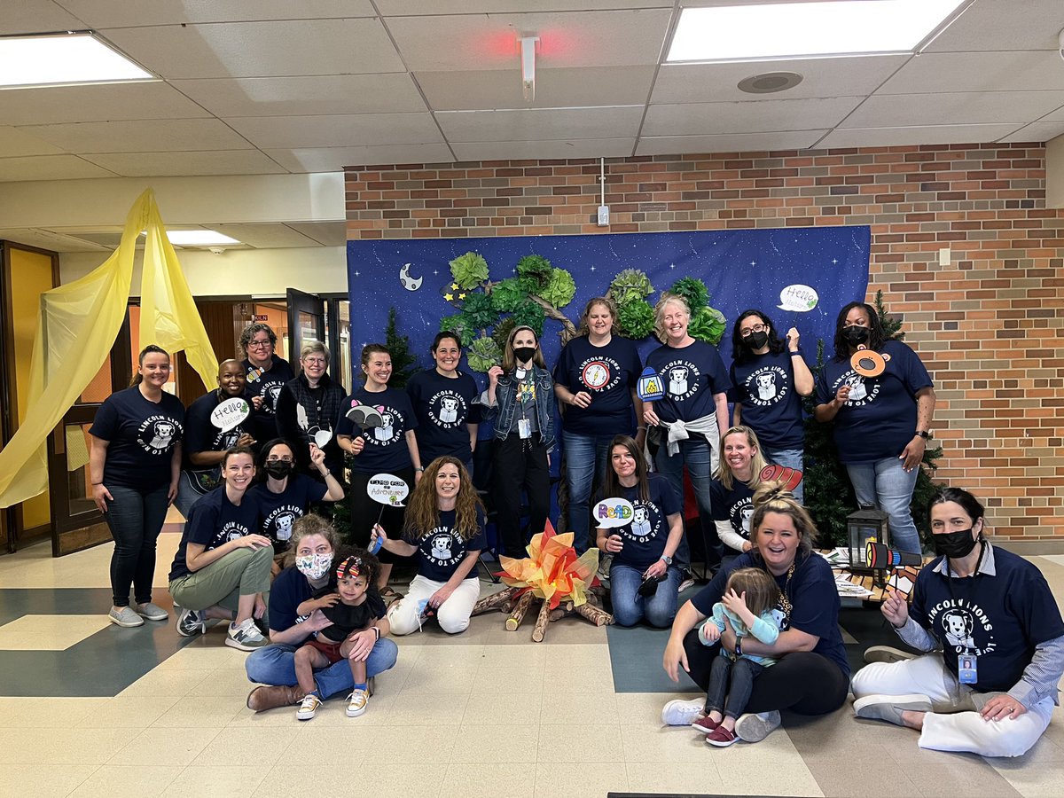 Family Reading Night Camping style because reading is in”tents” #UpAtLincoln #OakPark97 #WeAreD97 #HappyCamper #ReadingRocks <a href="/OakPark97/">Oak Park District 97</a>