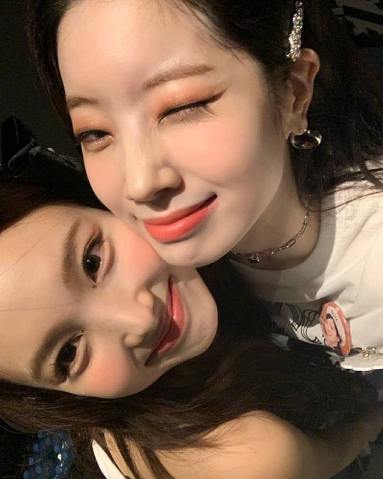 ilyimny's tweet photo. happy birthday, @kiminatozakii <33 love &amp; miss u lots. naway mabuhay ka until when mo magusto, my future doktora ᕙ( ^ₒ^ ᕙ) https://t.co/mmhLninB4O
