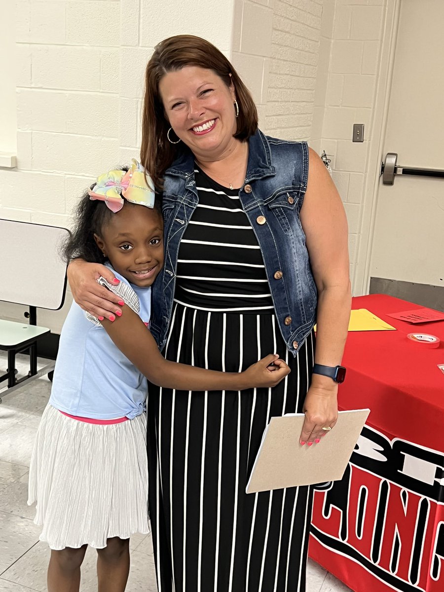 FavNurseKGulley's tweet photo. We survived the 1st grade! 😝 Thank you @athomasbray for loving each and every one of these babies everyday. 2nd grade here comes Kyri! @brayelementary we love it here! https://t.co/c4ynP1jBOA