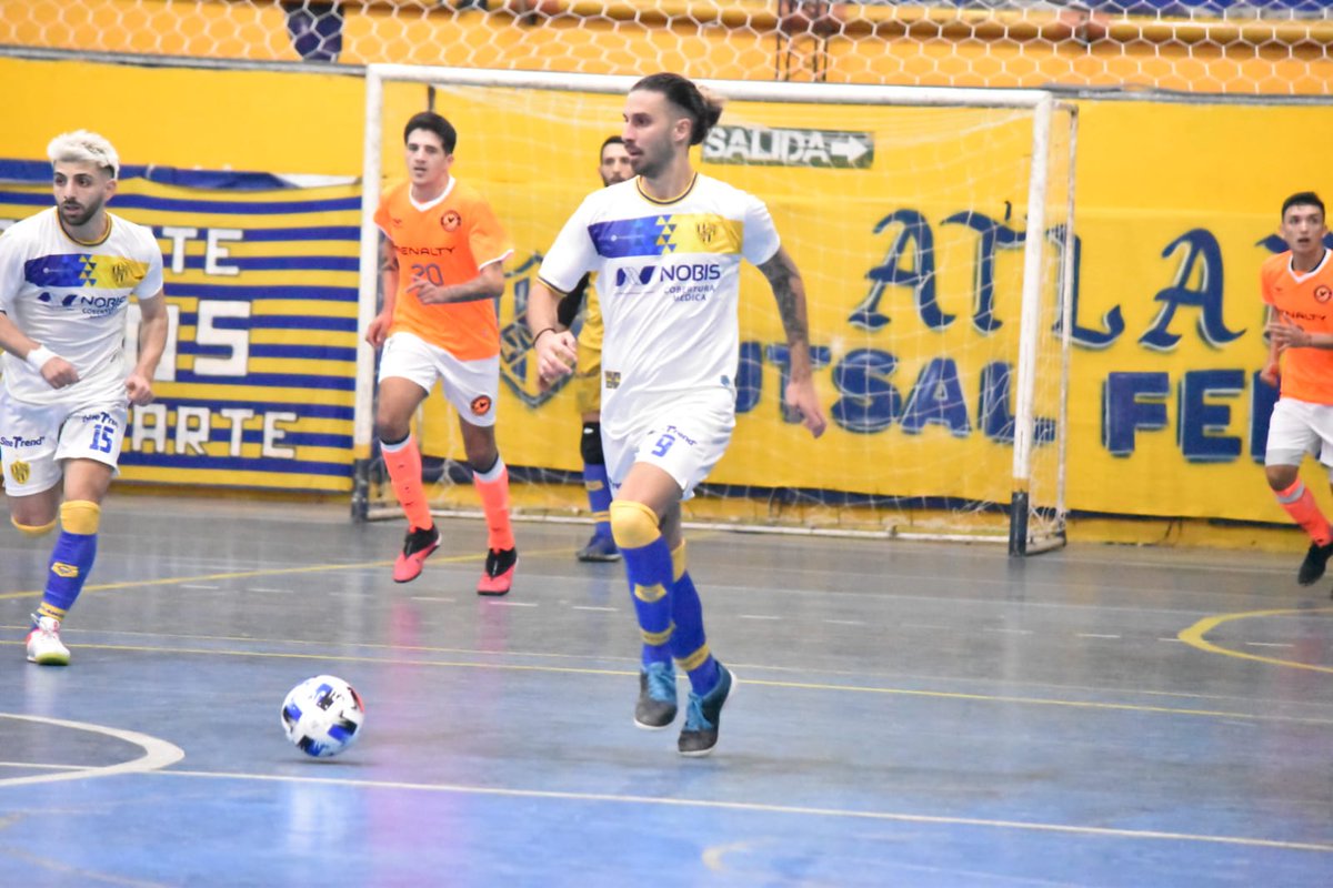 <a href="/AtlantaFutsal/">Atlanta Futsal</a> venció 3-1 a Villa La Ñata 👏

#Atlanta se impuso con goles de Cristian Balanza, Juan Walker y Goran Forestier ⚽

#Futsal #ParaAdelanteAtlanta