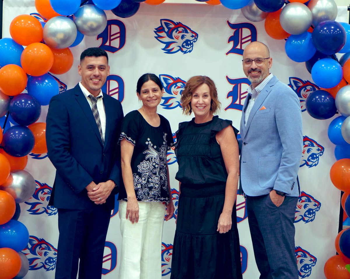 KollerTX's tweet photo. Words cannot express how grateful I am to have these phenomenal educators to lean on each day. They are more than assistant principals. They are movers and shakers. They are difference makers. I am beyond blessed by their friendship, fellowship, and greatness. #LiveSDMS https://t.co/PmS9qkP8EN