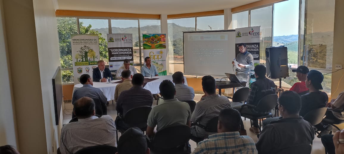 pietrograziani3's tweet photo. Agradezco Germán Sánchez, presidente de @MBosqueSeco y Alcalde de Pindal en la provincia de Loja, por la invitación en el evento de socialización del proyecto "Territorios resilientes" financiado por @FIEDSprograma. Felicitaciones y muchos éxitos!! https://t.co/oFtYqfZ9cY