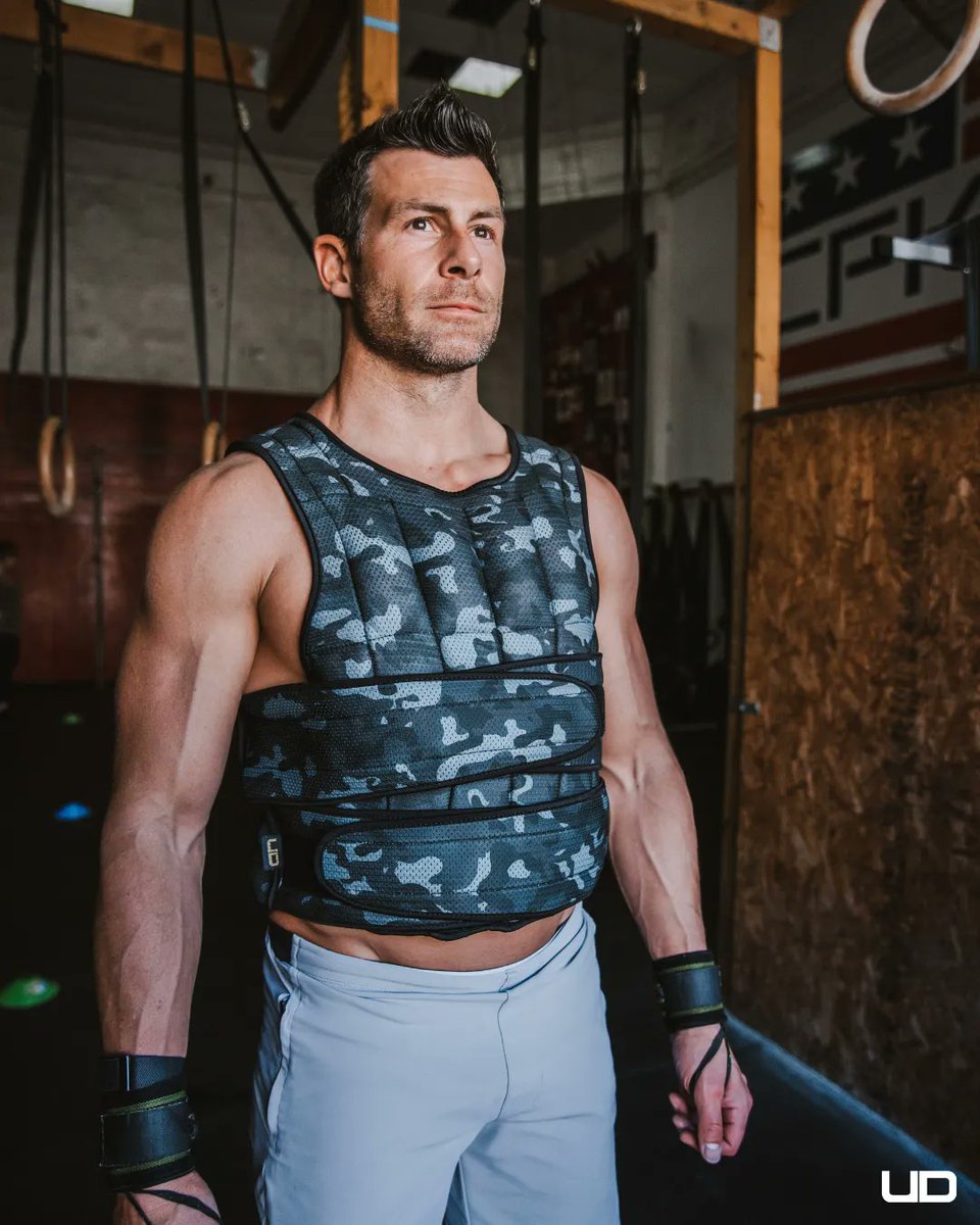 UnbrokenDSGNs's tweet photo. Who's ready for Murph? 🤚

Featuring the BLACK CAMO MESH 40LB WEIGHT VEST. https://t.co/XDlsmUK0Ai