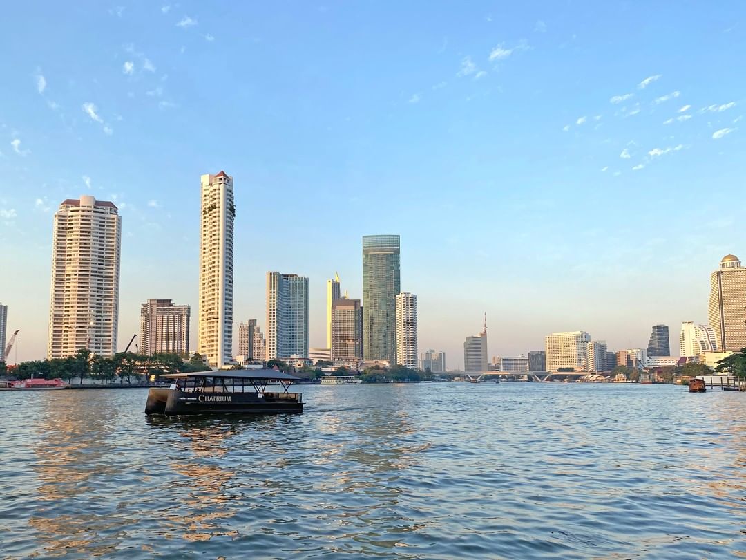 Our shuttle boat service is a great way to observe life along the River of Kings at Chatrium Hotel Riverside Bangkok.

#FeelTheRemarkable #ChatriumRiverside #river #bangkok