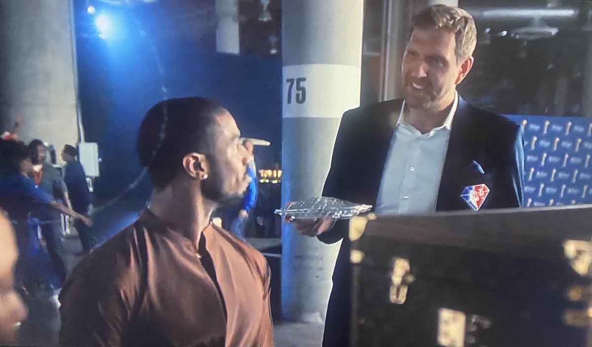 gregring's tweet image. ⁦@SportsSturm⁩ underrated detail that dirk has a foil covered plate in the recent NBA spot