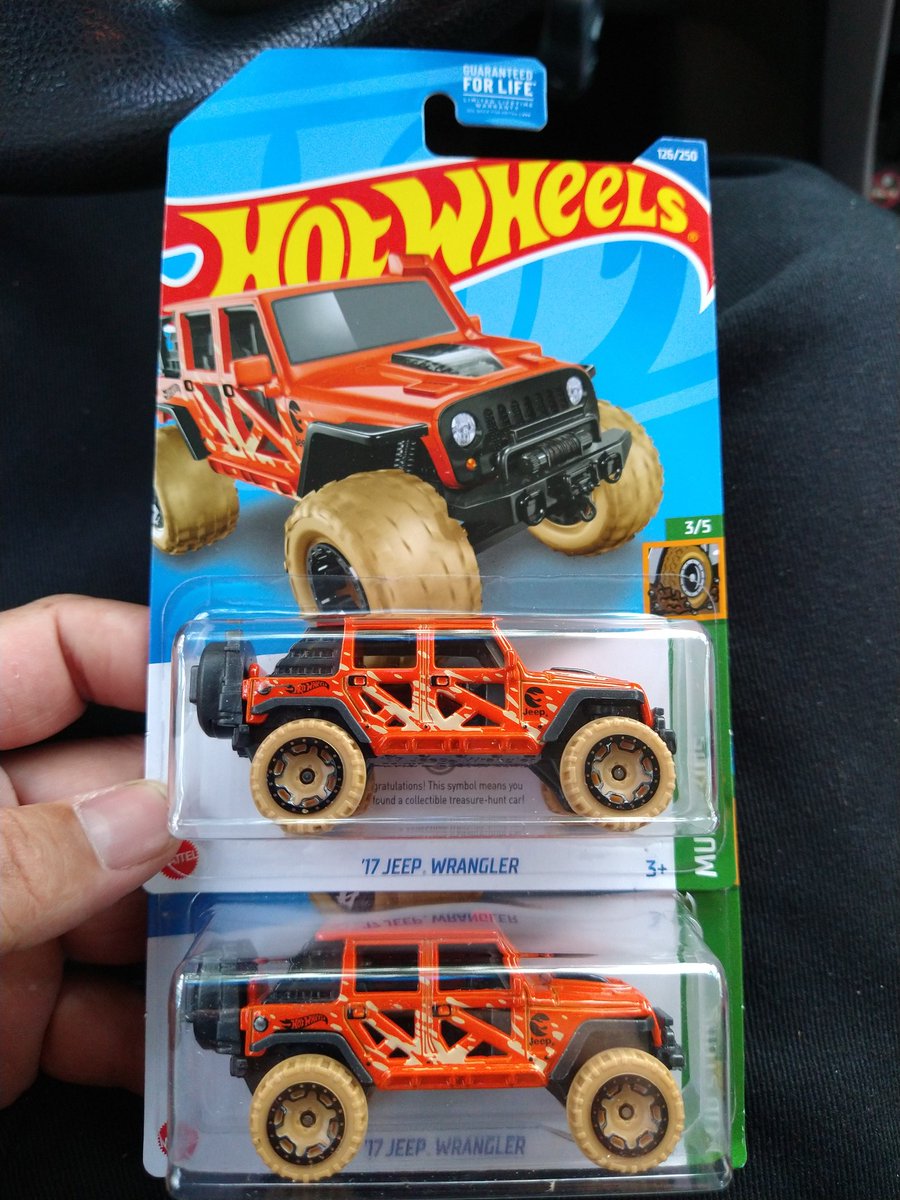 EDeaube's tweet photo. Found me a treasure hunt error. 1 with back grill 1 without. Is it my lucky day or not? @Hot_Wheels #hotwheelhunting #dailydiecast #hotwheels_treasurehunt #hotwheelserror https://t.co/R4HV0aUDpv