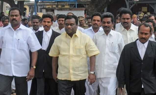 Paal_pandy_____'s tweet photo. இனத்திற்காக ஓடி ! ஓடி பாதம் தேய்ந்தது, 

ஓட்டு வீட்டிலேயே காலமும் கழிந்தது, 

ஆசைகளுக்கு அடங்கா தலைவனின் 

வீர வரலாற்றை புகழ் பரப்புவோம்..!

#மாவீரன்ஜெகுரு 

#மாவீரன்_காடுவெட்டியார்

https://t.co/RQX7vVmJhB