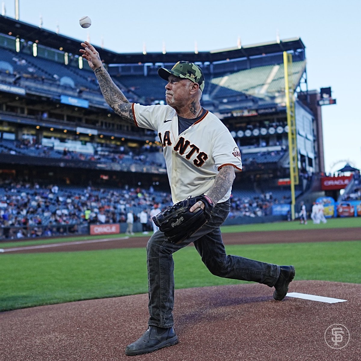 SFGiants's tweet photo. Always good to see our friends @Metallica 🤘 https://t.co/tlCbziQl2i
