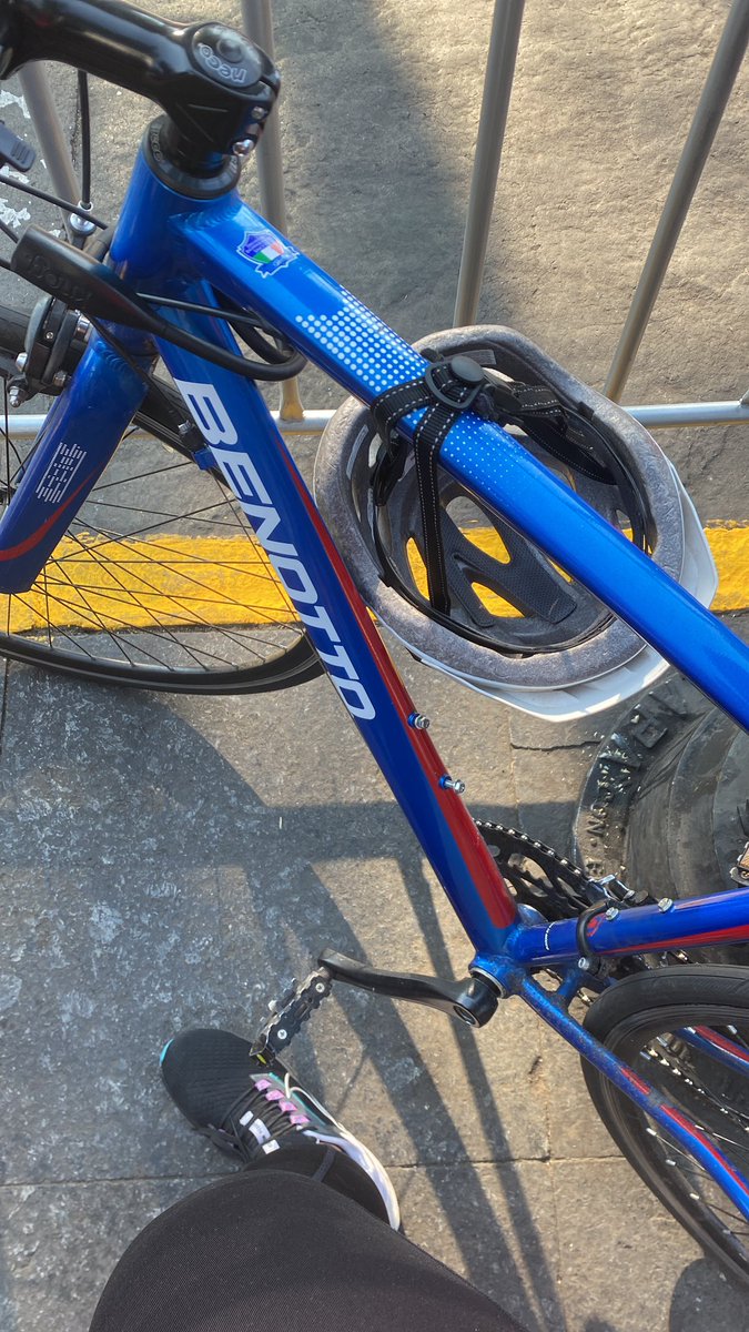 maggihell's tweet image. Holis, vendo mi bici, por si saben de alguien a quien pudiera interesarle denle RT!!!! #bicicleta #venta #benotto #bicideruta