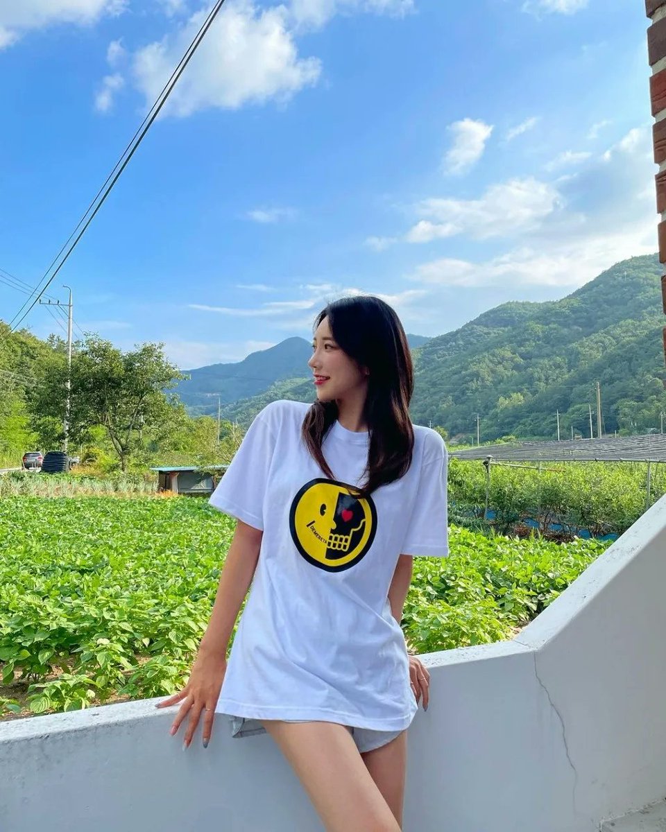 Demebeta_ofcl's tweet photo. Demebeta SMILE LOGO t-shirt collection 

Available on our online store 
https://t.co/1t2R52k9oP

#demebeta #demebetacap #demebetatshirts https://t.co/BNa1ogd4yI