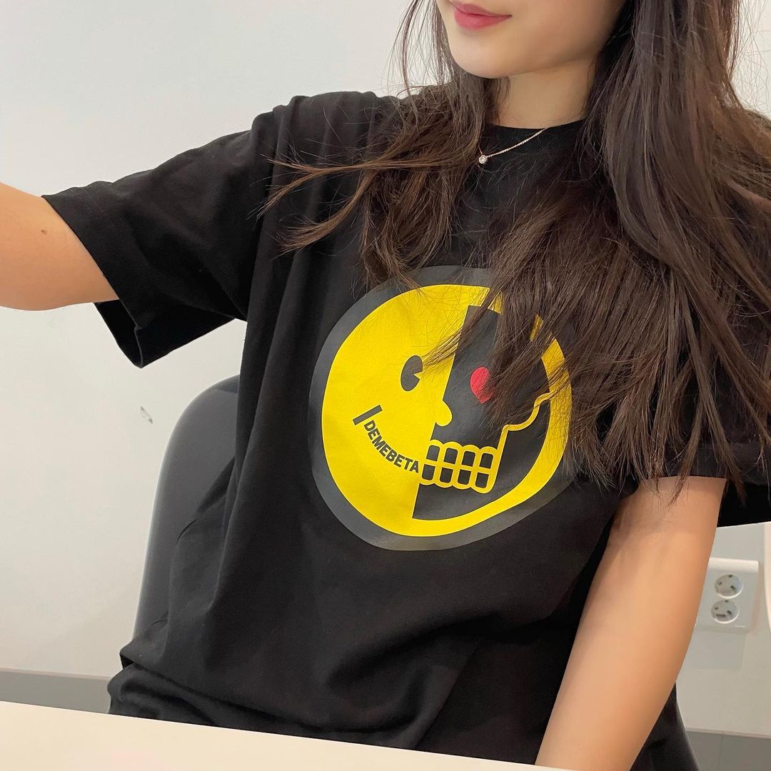 Demebeta SMILE LOGO t-shirt collection 

Available on our online store 
demebeta.com

#demebeta #demebetacap #demebetatshirts