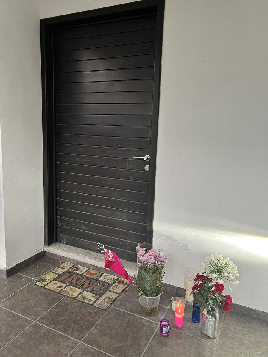 Helena_Monzon's tweet photo. Hermana, la última vez que vi esta puerta, me enseñabas por primera vez tu casa. Con la ilusión de tu última semana de embarazo. 

Hoy, nuestros sueños, ya no existen. 

Te quiero #CeciliaMonzon, lucho por ti cada segundo. https://t.co/ZaYT11OBLr