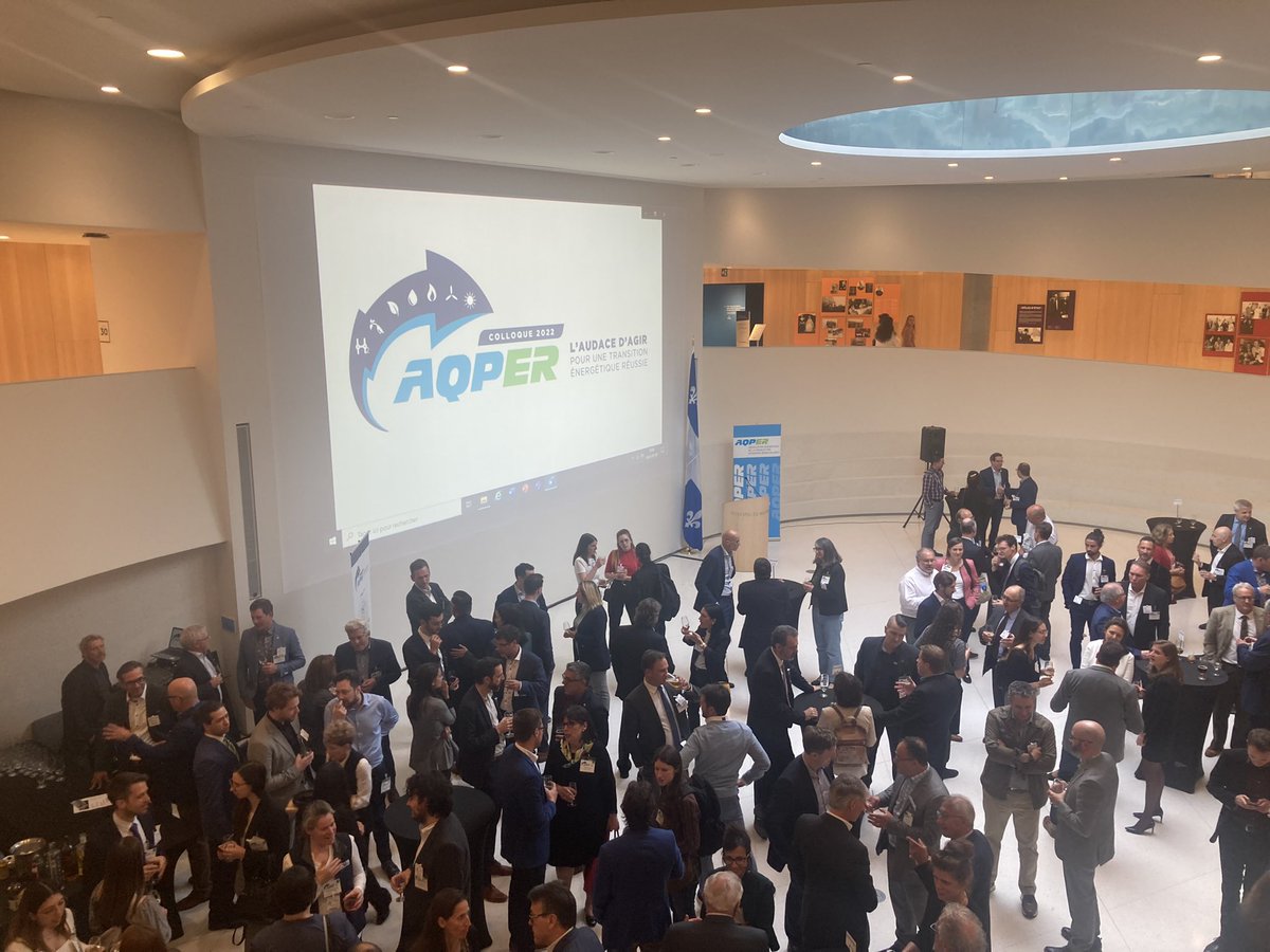 Au congrès de <a href="/AssociationERQc/">Production ERQuébec</a> dans la magnifique nouvelle agora de l’Assemblée nationale! La transition énergétique se trouve partout.