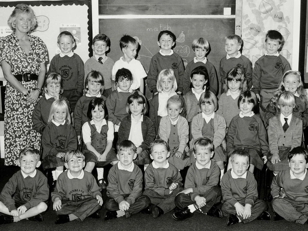 glendaumanah's tweet photo. 16 niños y su maestra fueron masacrados hace 26 años en la escuela primaria de Dunblane en Escocia. Líderes del Reino Unido tomaron decisiones legislativas, incluyendo la prohibición de armas de asalto.Desde entonces no ha habido una sola matanza en una escuela del Reino Unido. https://t.co/uA82ztAJbT