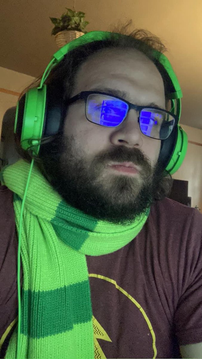 chaineddevil's tweet photo. Convinced someone to vote a cleared person in among us on my only imposter round, this scarf channeled my inner @Sykkuno https://t.co/3eQ9tXuQ80