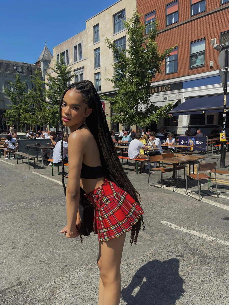 yazellethinker's tweet photo. that queer glow ✨ https://t.co/85iT2fsKsx