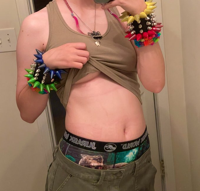 i know you want a peek..☀️ $peebugz anyone who tips gets a pic or two❤️ have dms open💦🍒 &bull;sellingnudes<a href="/tag/nsfw"class="tags"><span>#nsfw</span></a><a href="/tag/onlyfans"class="tags"><span>#onlyfans</span></a><a href="/tag/sellingcontent"class="tags"><span>#sellingcontent</span></a><a href="/tag/nsfwtwt"class="tags"><span>#nsfwtwt</span></a>