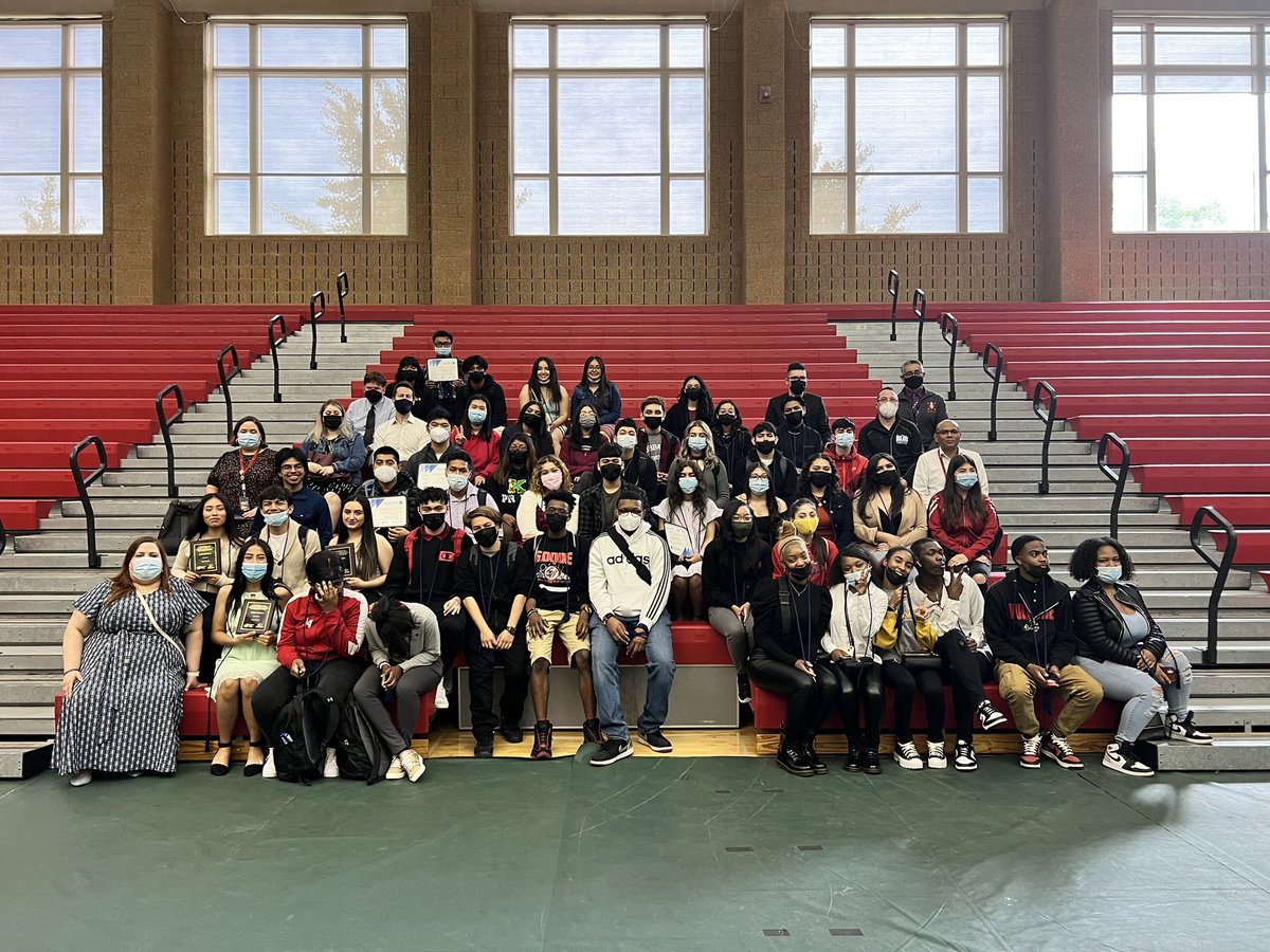 Elizabeth Moreno, LSW (@emoreno2020) on Twitter photo Celebrating <a href="/ChiCityColleges/">City Colleges of Chicago</a> Early College graduates at <a href="/KK_College/">Kennedy-King College</a> today. Class of 2022, you made us <a href="/CPSNetwork16/">CPS Network 16</a> so proud of your accomplishments! <a href="/GoodeSTEM/">Goode STEM Academy</a> @ThomasKelly_HS <a href="/HHSGreyhounds/">Hubbard High School</a> <a href="/comlinkshs/">Community Links High</a> #15Credits+ Celebrating <a href="/ChiCityColleges/">City Colleges of Chicago</a> Early College graduates at <a href="/KK_College/">Kennedy-King College</a> today. Class of 2022, you made us <a href="/CPSNetwork16/">CPS Network 16</a> so proud of your accomplishments! <a href="/GoodeSTEM/">Goode STEM Academy</a> @ThomasKelly_HS <a href="/HHSGreyhounds/">Hubbard High School</a> <a href="/comlinkshs/">Community Links High</a> #15Credits+