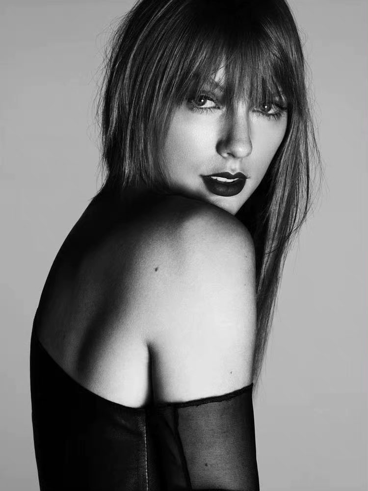 LaPuercaylor's tweet photo. 📲| Taylor Swift expresa sus condolencias sobre los acontecimientos sucedidos en Texas el día de hoy.

Llena de rabia y dolor, y  quebrantado por los asesinatos. Por las formas en que nosotros, como nación, nos hemos acostumbrado a una angustia insondable e insoportable. https://t.co/8UBYEPpL1h