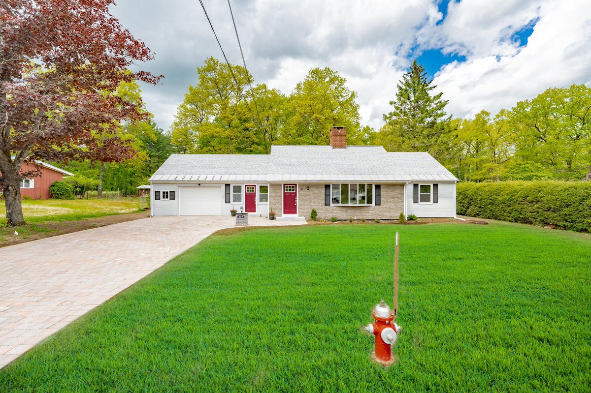 KateDalyRealtor's tweet photo. Offer Accepted in #Easthampton #listingagent Looking forward to the next steps! 🏡 https://t.co/0jtoPZ7rp4