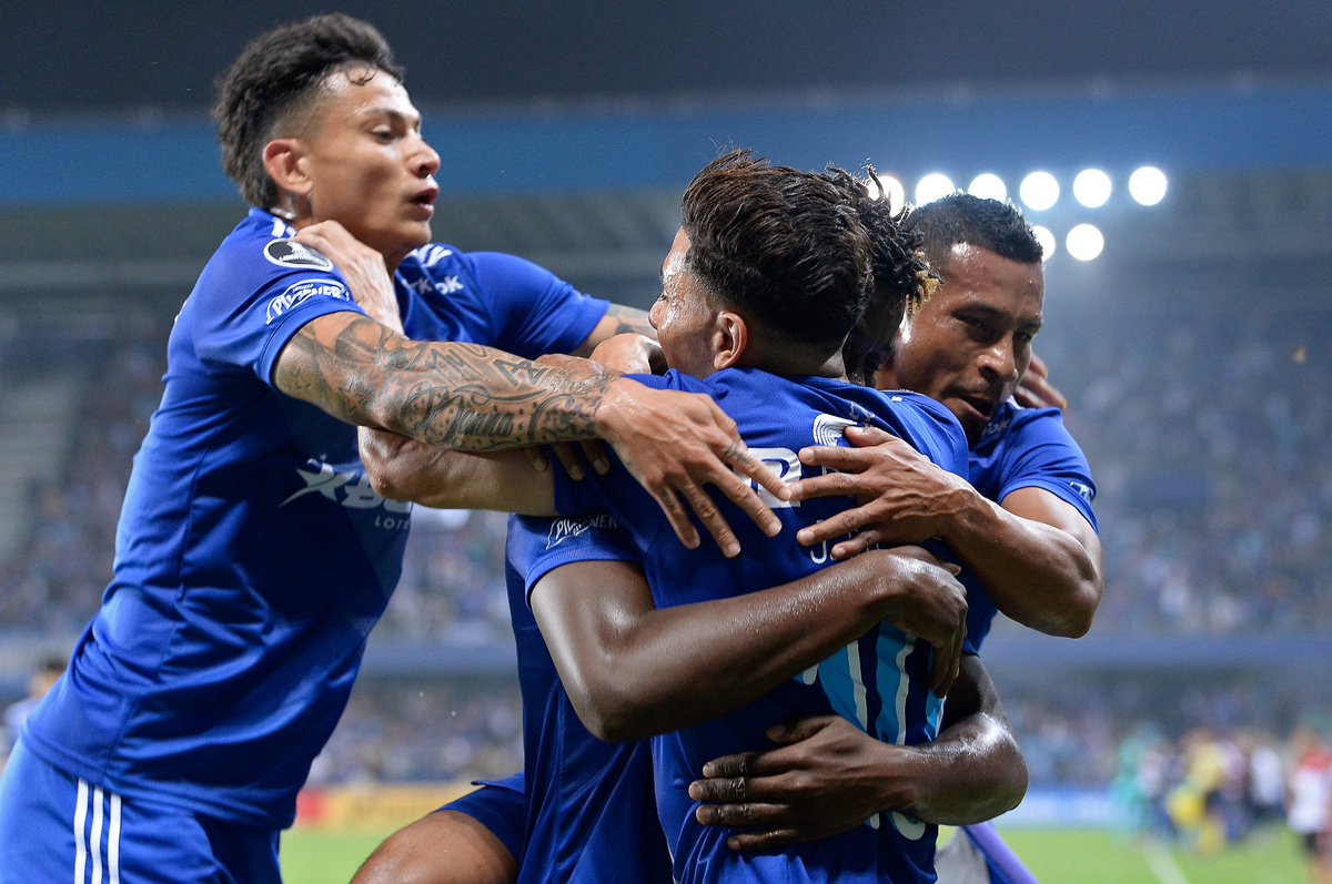 Libertadores's tweet photo. 🇪🇨 ¡La máxima goleada de @CSEmelec en la CONMEBOL #Libertadores! 

🔥🔝 El triunfo 7-0 ante #IndependientePetrolero fue la victoria más amplia del equipo ecuatoriano en la Copa.

👀 Superó el 7-2 ante #UniversidadCatolica, de 1962.

#GloriaEterna https://t.co/mfaKQYm1tQ