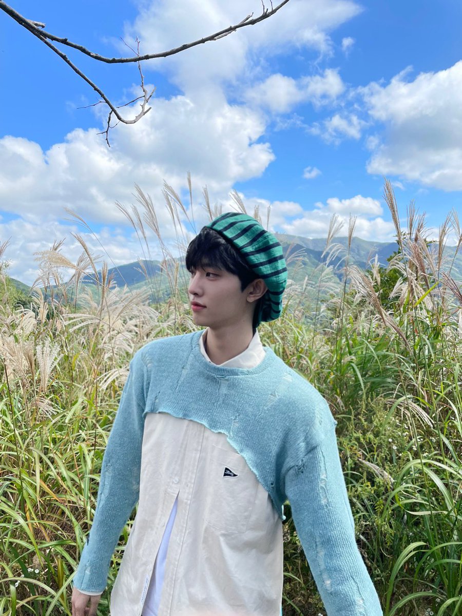 eclipsechngk's tweet photo. Back to December 

A HwangHyeop filo au kung saan nagpunta si Sirius (lh) sa rooftop para magpahangin at akala nya tatalon si Josiah (hys) kaya pinigilan nya ito. https://t.co/lUOa8Es0ZT