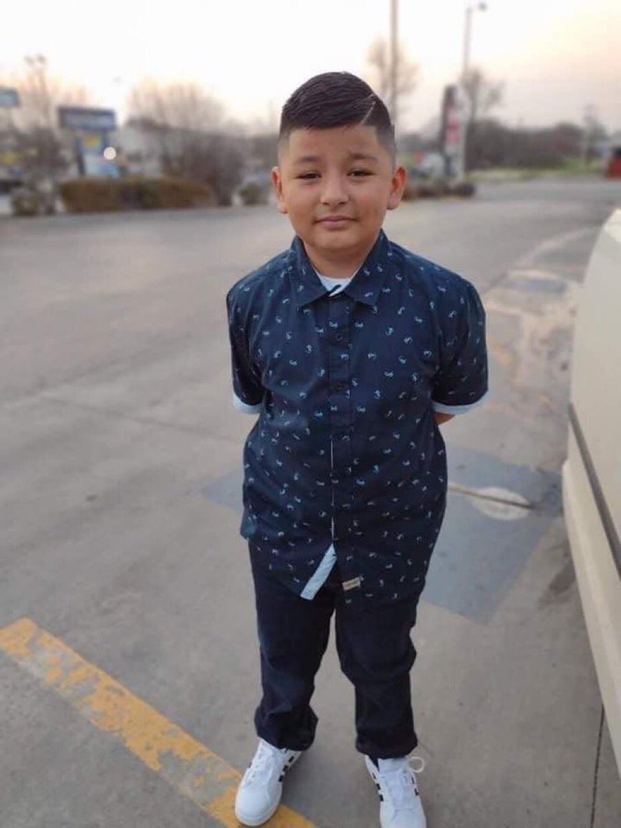 This thread will be dedicated to the victims of the mass shooting in Uvalde, Texas. As a parent, my heart is broken seeing these faces and their ages. My condolences to their families during this difficult time 🙏🏻 Xavier Lopez, 10. He was a 4th grader at Robb Elementary.