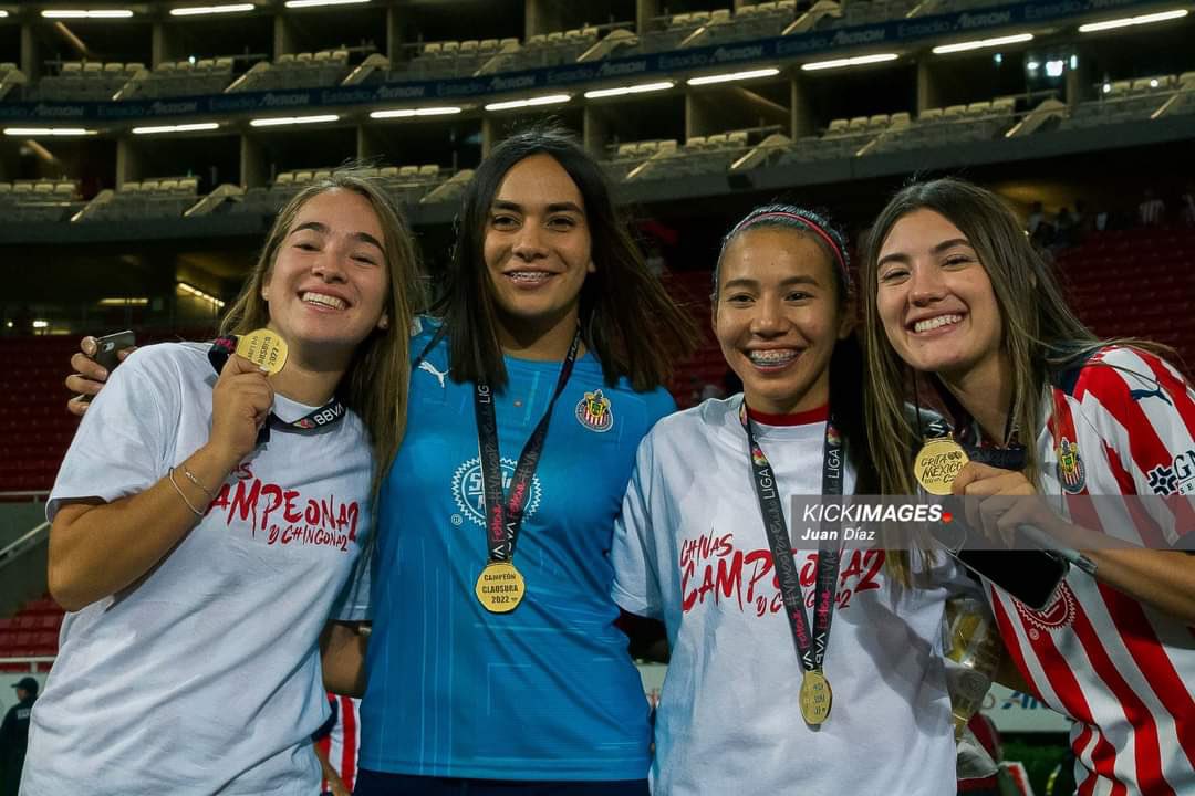 AndyXSaVa's tweet photo. NO SUPERÓ QUE @ChivasFemenil SON CAMPEONAS 🥹🏆🏆 https://t.co/9NNxgjkX4P