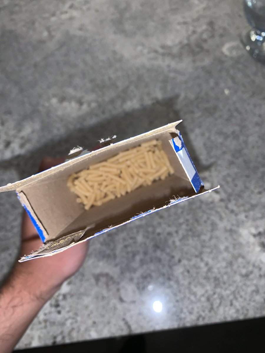 thundamooon's tweet photo. @annieshomegrown so I know it’s easy to fake and it’s the internet but I just opened this bad boy up and there was no cheese powder -.- who does that? You have a powder thief amongst your ranks.
#sad #lifehurts #nocheeseforme https://t.co/wvbJlm0o43