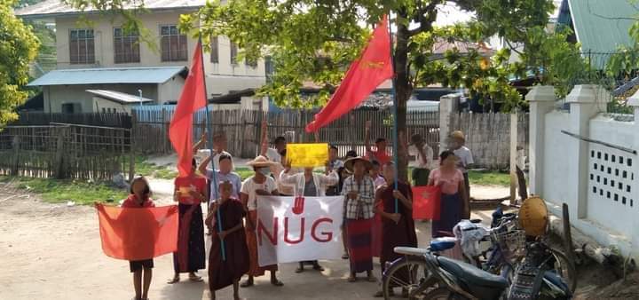 Khithitofficial's tweet photo. ရွှေဘိုရှိ ကျေးရွာတစ်ရွာတွင် အကြမ်းဖက်စစ်တပ်ကို ဆန့်ကျင်ပြီး NUG ကို ထောက်ခံကြောင်း ဆန္ဒပြ

ရန်ကုန်၊ မေ ၂၅ https://t.co/dfTIWbs3mP