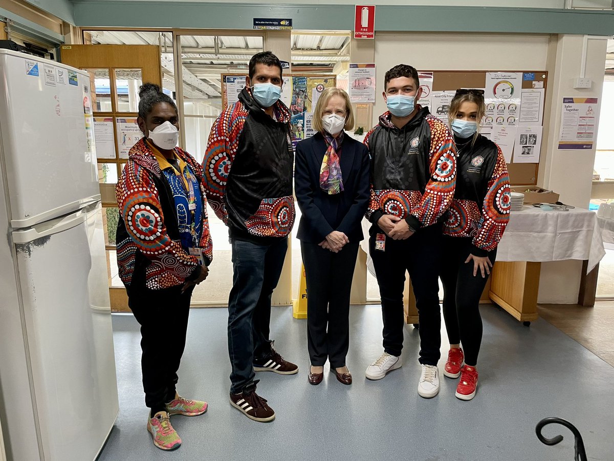 This afternoon the Governor and Professor Nimmo visited Warwick Hospital and toured the facility. The Vice-Regal couple met with staff, volunteers and patients.
