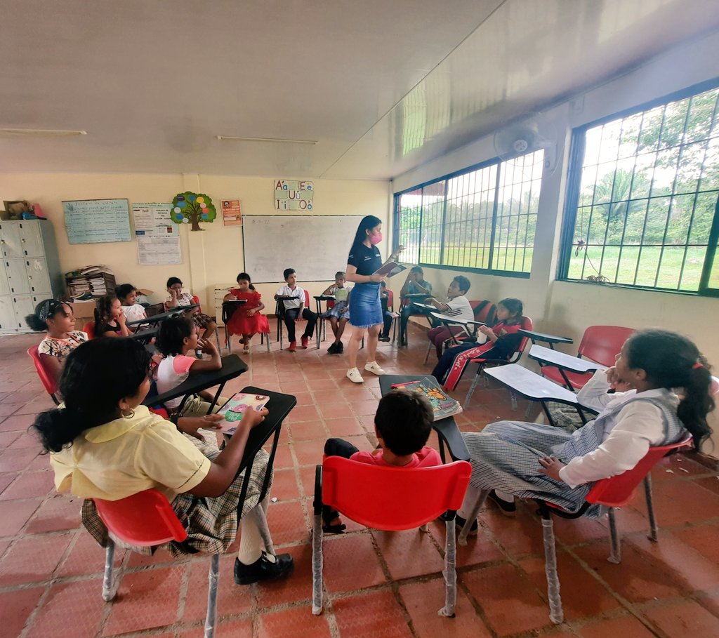 emi9rincon's tweet photo. Lectura compartida 📚🎒 #AulaMultigrado https://t.co/ayH5rbKe9Q