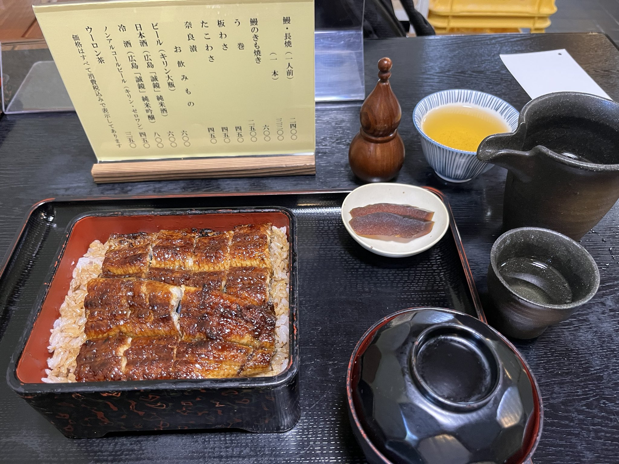 Endeavor Uzarin エンデバー うざりん イベント前に熱田神宮により刀剣眺めてから 近くにある鰻屋 大和田 で昼 ご飯 時間なくてひつまぶしを食べる余裕無かったけど鰻重は大変美味でした 弊社デザイナーの 実家の日本酒も置いてあるなんて縁を感じます