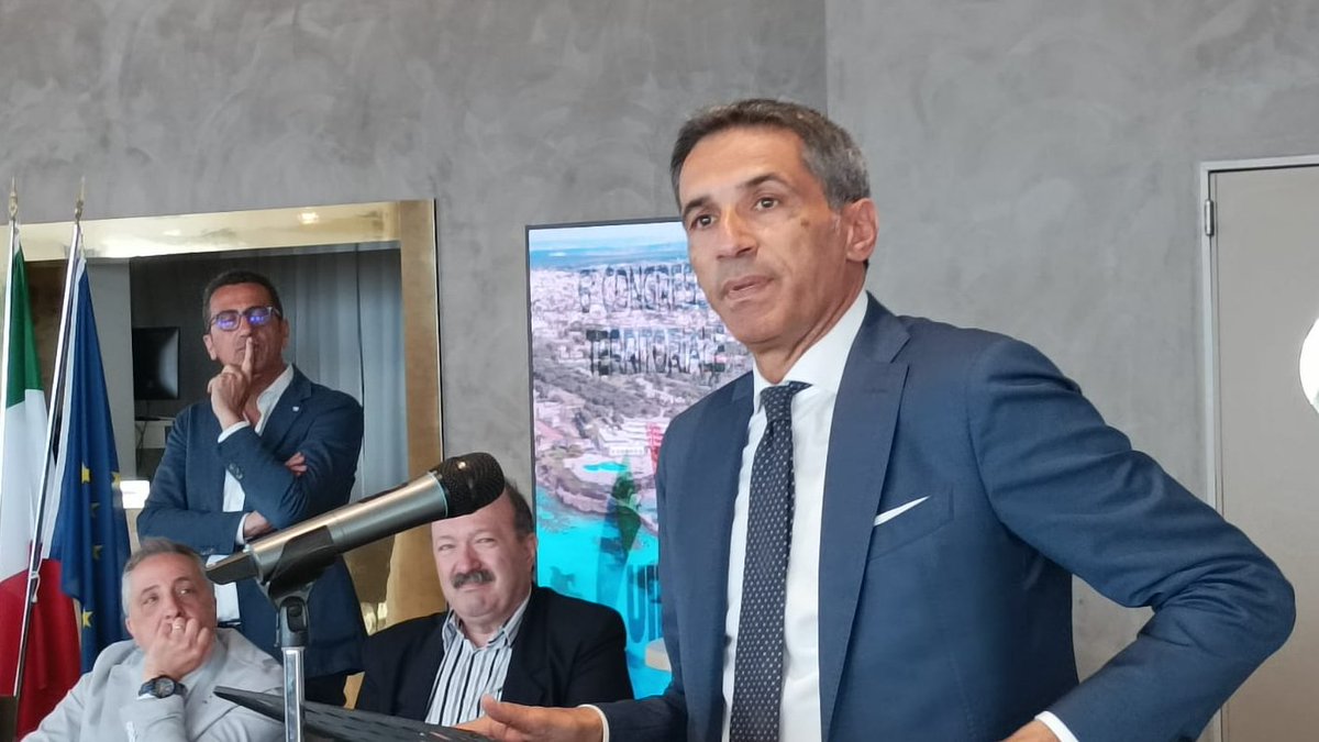 UILFPLTARANTO's tweet photo. Intervento dell'assessore Agricoltura, Donato Pentassuglia

#congressoterritoriale2022 #UILFPLTARANTO #UILFPL https://t.co/jxT34Fzdwg