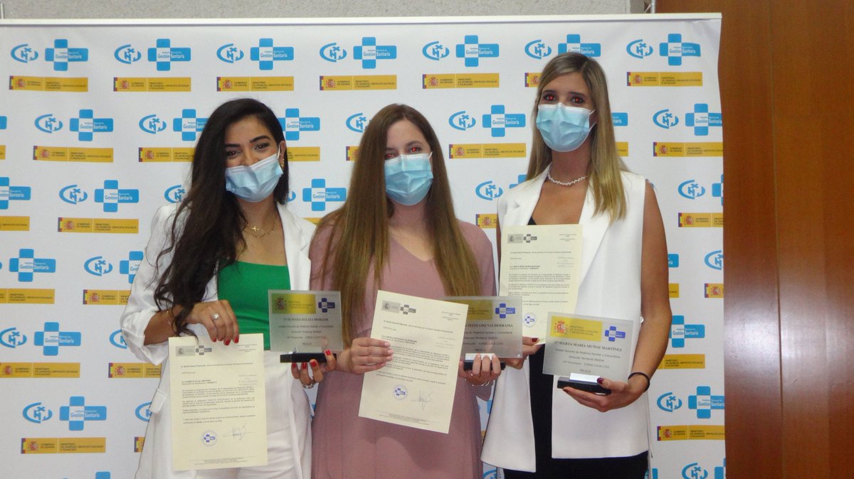 ondaceromelilla's tweet photo. Este martes se ha celebrado el acto de clausura de la X Promoción de Médicos Internos Residentes de Medina Familiar y Comunitaria que han realizado su formación especializada durante los últimos cuatro años. https://t.co/tOoLyeWDMa https://t.co/ZjBDz0o3Mv