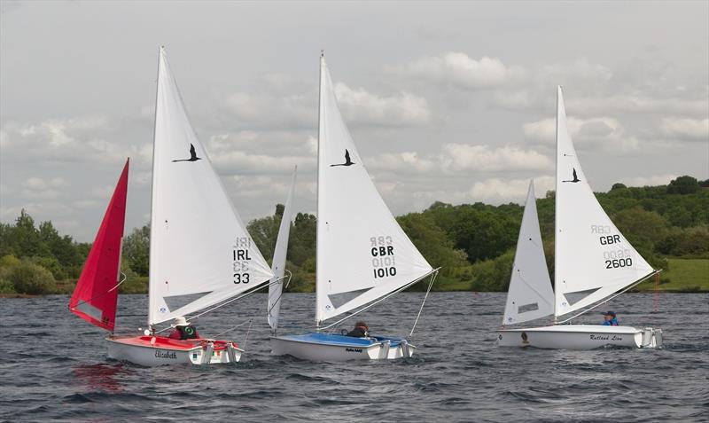 A fine morning and encouraging forecast sets a cheerful tone in the 2022 <a href="/HansaClassUK/">Hansa Class UK</a> TT at Notts County Sailing Club yachtsandyachting.com/news/249487/20…