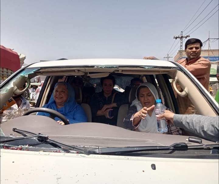 Talhashahzad03's tweet photo. Dr Yasmin Rashid, What a brave lady ❤️🇵🇰
#LongMarch
#PTI https://t.co/fg2LkPwjef
