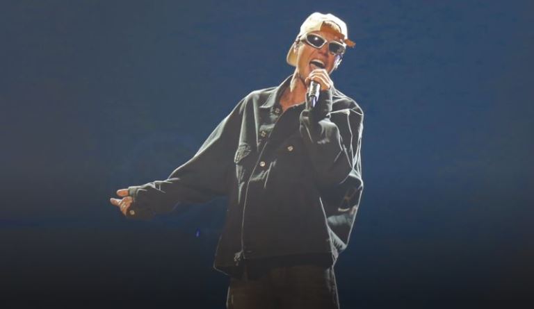 GDNonline's tweet image. Global pop sensation Justin Bieber will perform on October 5 at Al Dana Amphitheatre, Sakhir.

gdnonline.com/Details/1093131

#Bahrain #Manama #GDNews #GDNOnline #JustinBieber  #ksa #uae #dubai