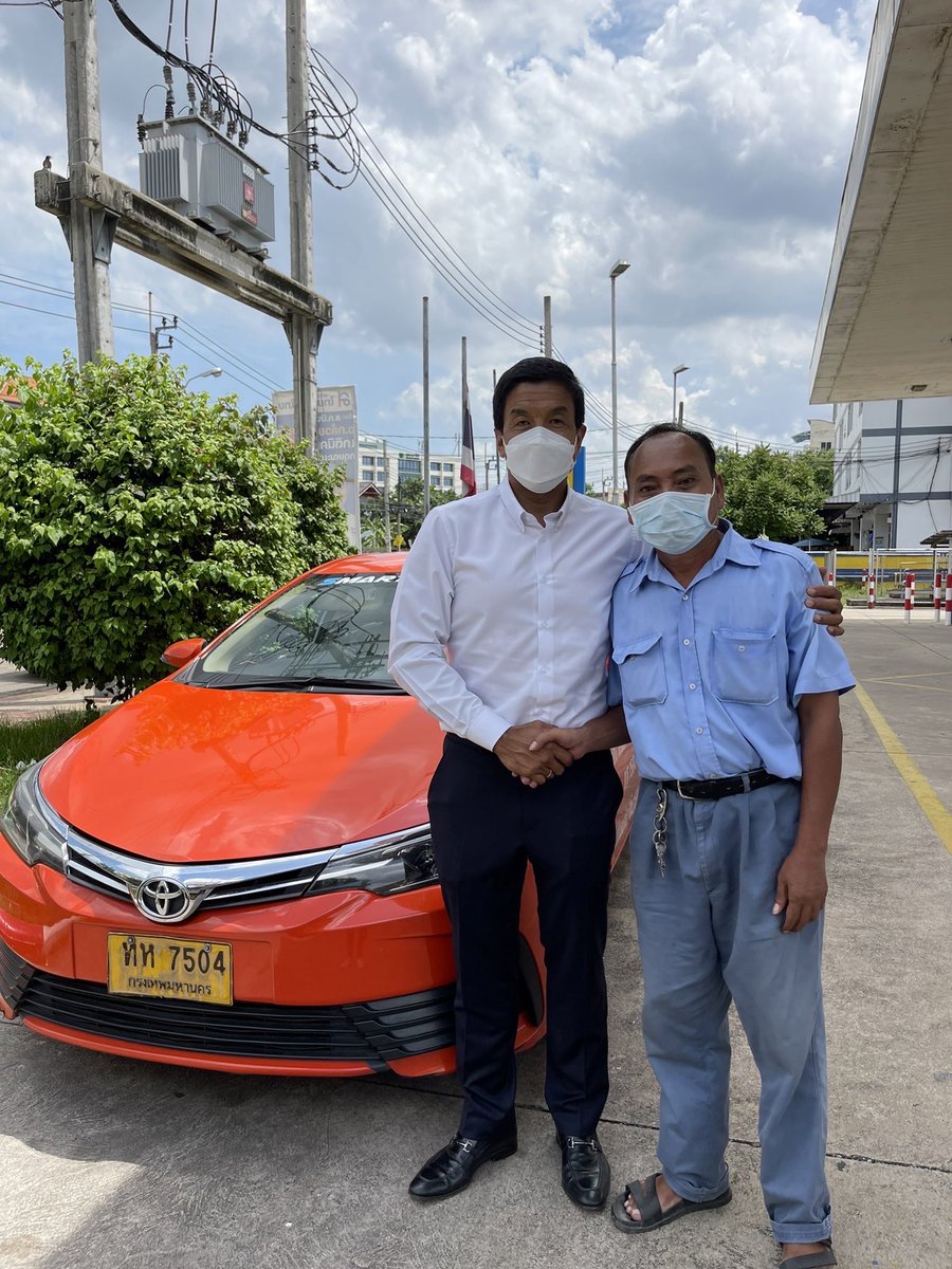 วันนี้ผมมาขอโทษพี่ลอง คนขับ Grab Taxi ที่เป็นข่าว และต้องเดือดร้อนจากคลิปที่ผมขึ้นรถแล้วต้องลง เพราะพี่ลองนึกว่าผมเป็นผู้โดยสารที่เรียก Grab มา โดยกรมขนส่งทางบกเรียกพี่ลองไปสอบสวนข้อเท็จจริงเมื่อวาน