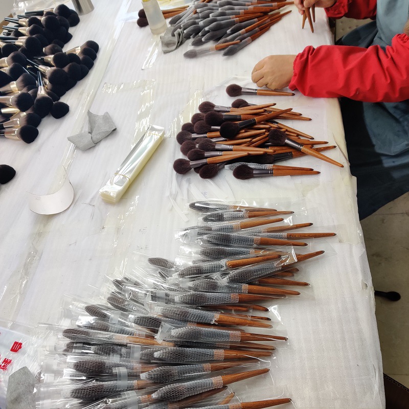 makeupbrushmill's tweet image. Our factory have many years customized experiance of high end makeup brushes for many worldwide cosmetics brands,If you want to improve your make up brush quality,pls kindly contact with us
Customized Logo,Private Label
Vegan&amp;amp;Cruelty-free.
Thank you
Wechat/WhatsApp:+8613231768661