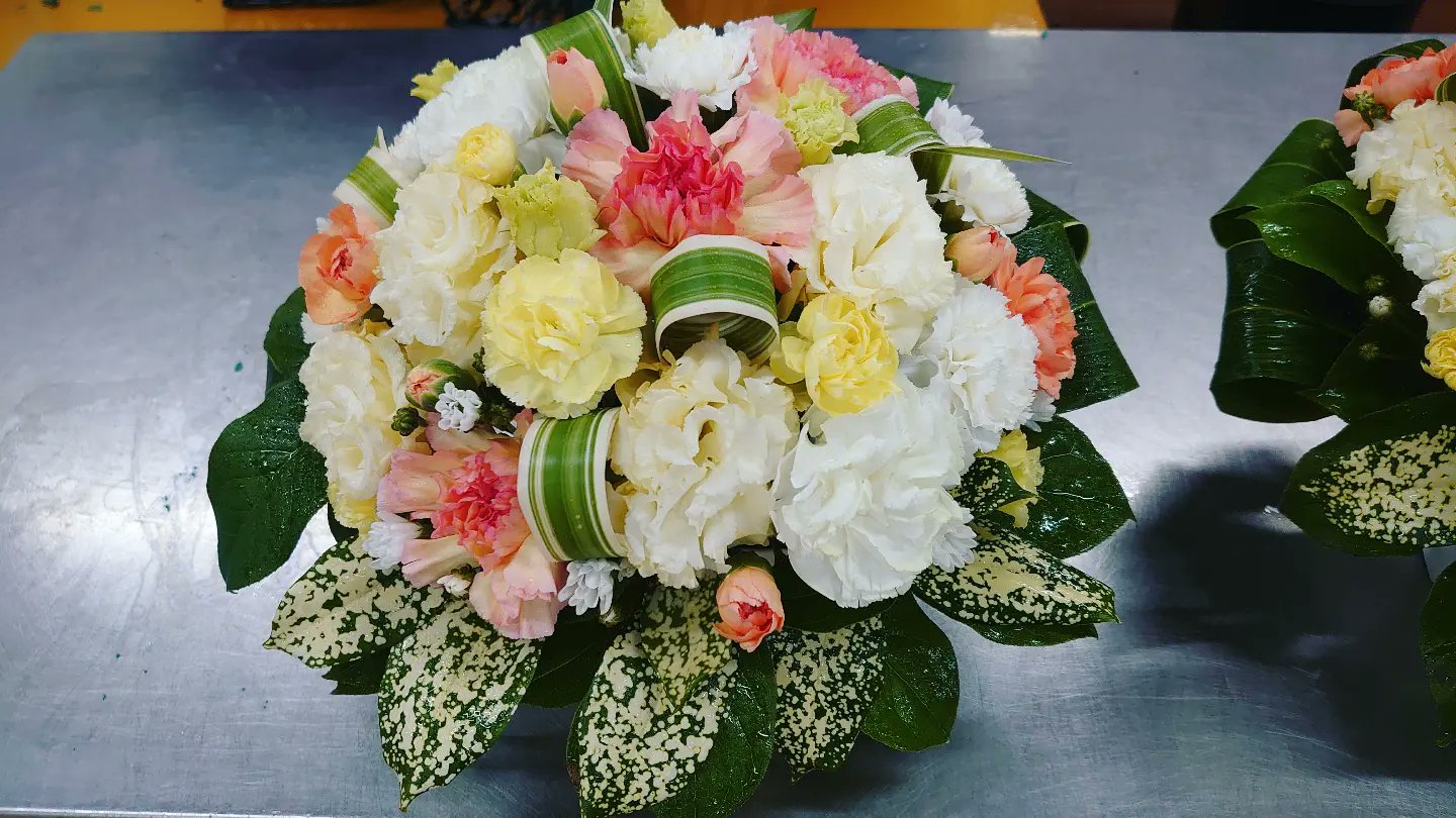 تويتر タネイチ タツヤ على تويتر オレンジ 黄色を使って明るくとの御希望の対のアレンジ 生花 生花祭壇 花祭壇 花 祭壇花 生花装飾 菊 青森県 青森花屋 八戸市 青森市 おいらせ町 三沢市 十和田市 八戸花屋 フラワーアレンジメント