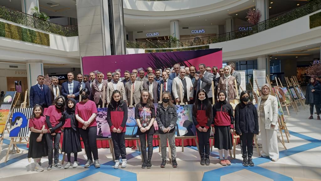 nefi_sair's tweet photo. İl müdür yardımcılarımız, şube müdürlerimiz, Memur-sen İl Başkanı ve okul müdürlerimizin yoğun katılımıyla Sergimizin açılışını gerçekleştirdik. Bizi yalnız bırakmayan katılımcılara teşekkür ederiz. @skaygusuz @Erzurum_Mem @chnkvnc @Yakutiyemem @HasanBasrizcan6 https://t.co/TE0xx4vZfr