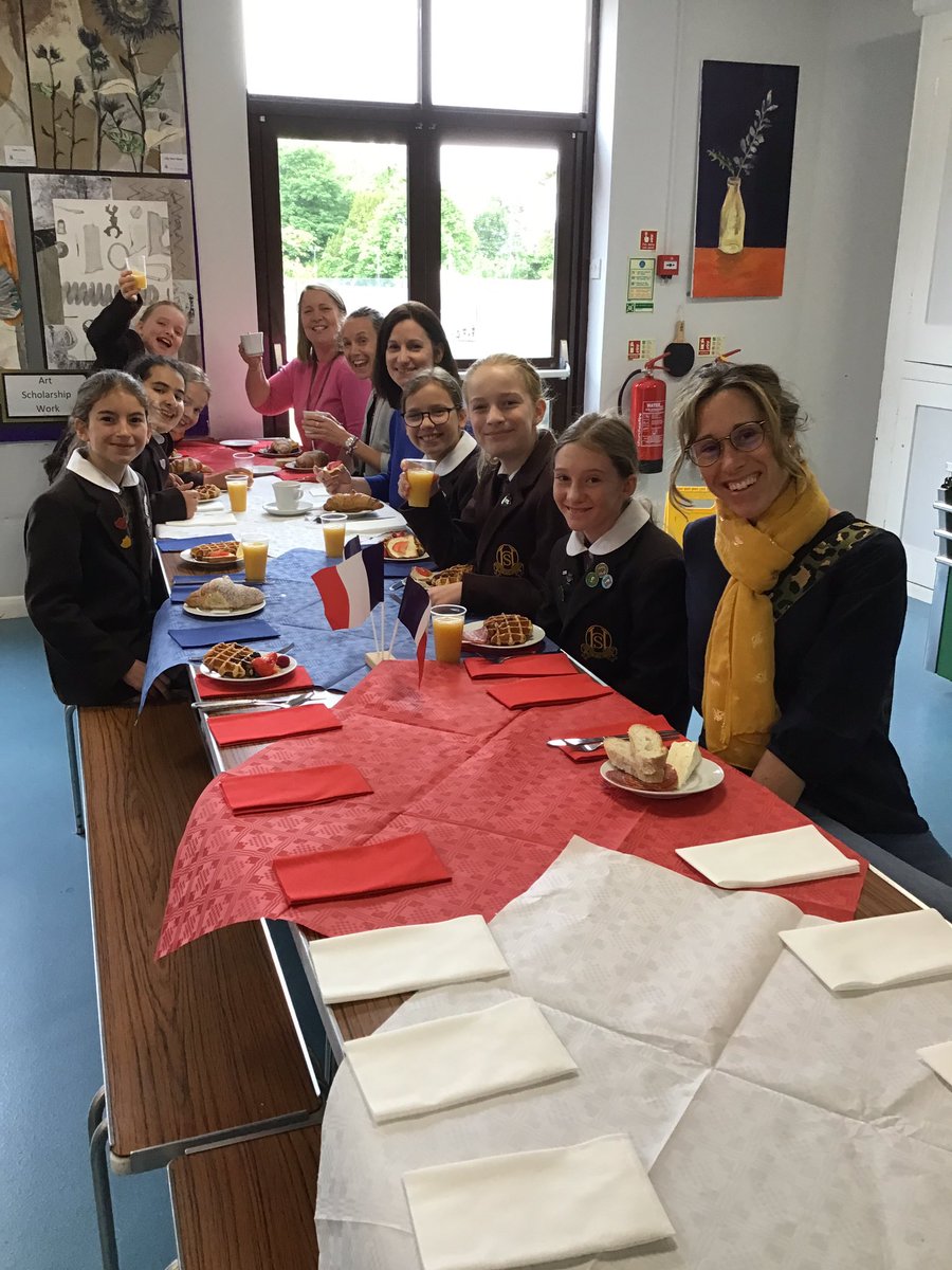 gmitchellsthil1's tweet photo. What a spread! Welcome to our ‘French Breakfast!’ Bon Appétit! @StHilarysSchool @Thomas_Franks_ #tasty #nutritious #SurreyParents #SurreyPrep https://t.co/MsnHCD0rst