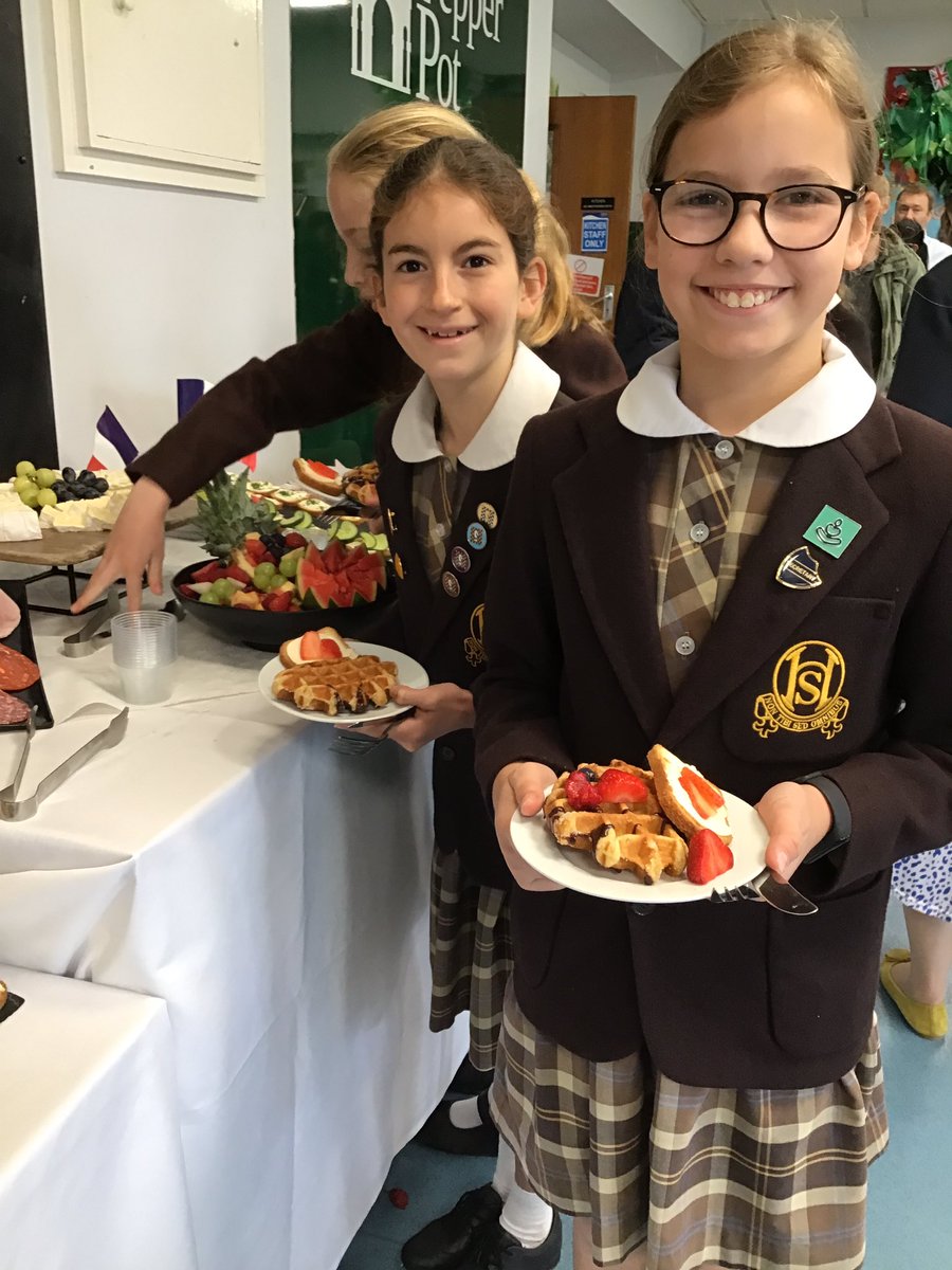 gmitchellsthil1's tweet photo. What a spread! Welcome to our ‘French Breakfast!’ Bon Appétit! @StHilarysSchool @Thomas_Franks_ #tasty #nutritious #SurreyParents #SurreyPrep https://t.co/MsnHCD0rst