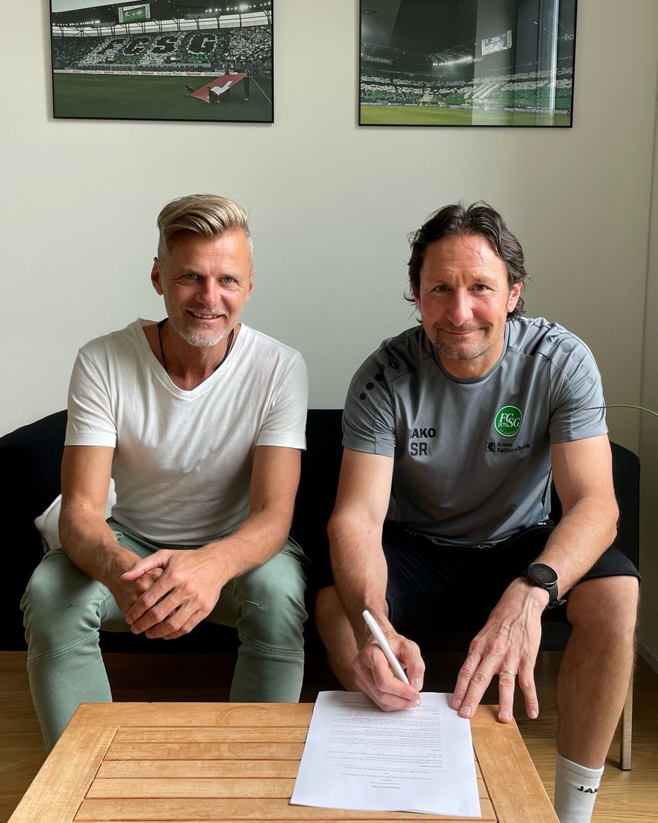 ✍🏻 Unser Goalietrainer Stefano Razzetti bleibt drei weitere Jahre beim FCSG. 🟢⚪ | 📄👉🏻 bit.ly/3GpnKHO 
#FCSG #GrüewissImHerz