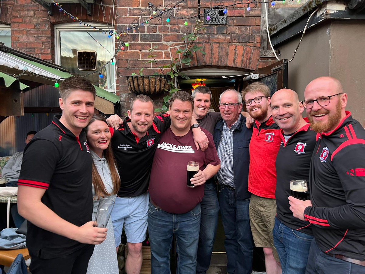 sheffieldgaa's tweet photo. Some pictures from the league final last Sunday! Needless to say a fantastic evening was had!!!

🔴⚫️🔴⚫️ https://t.co/ewZejWImiS