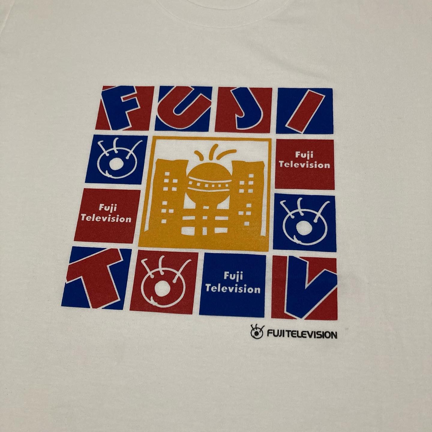 Mkm Original Online Shop フジテレビ本社ビル イラストtシャツ お台場フジテレビ 本社のシンボル 球体 はちたま が描かれているtシャツになります 目玉イラストもプリントされているので フジテレビファンの方ぜひ フジテレビ Mkm T Co