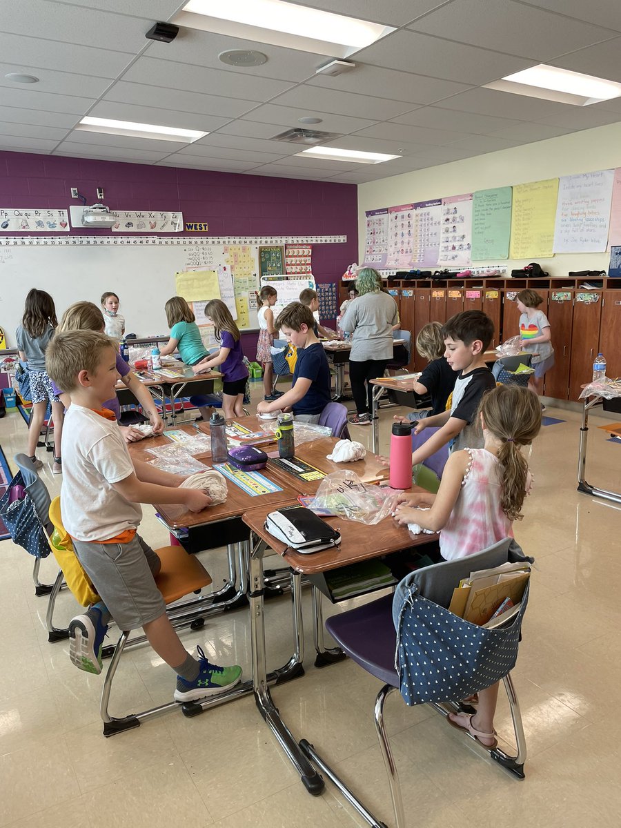 Thank you Brandi for the generous fun Tie Dye activity!!! #lincolnpride #secondgradepride 💛💜